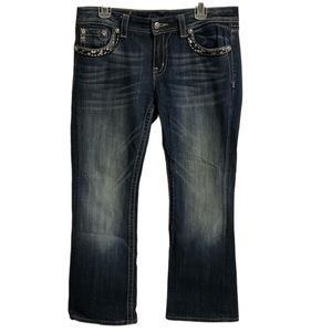 waist is 36” Not 30”. Has been hemmed to a 29 length. Easy boot cut.